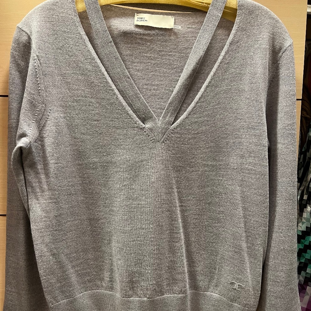 Light weight sweater with cutouts